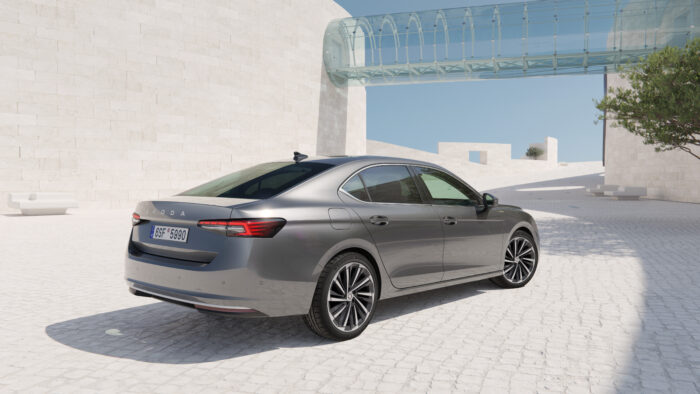 Skoda SUperb tagaosa